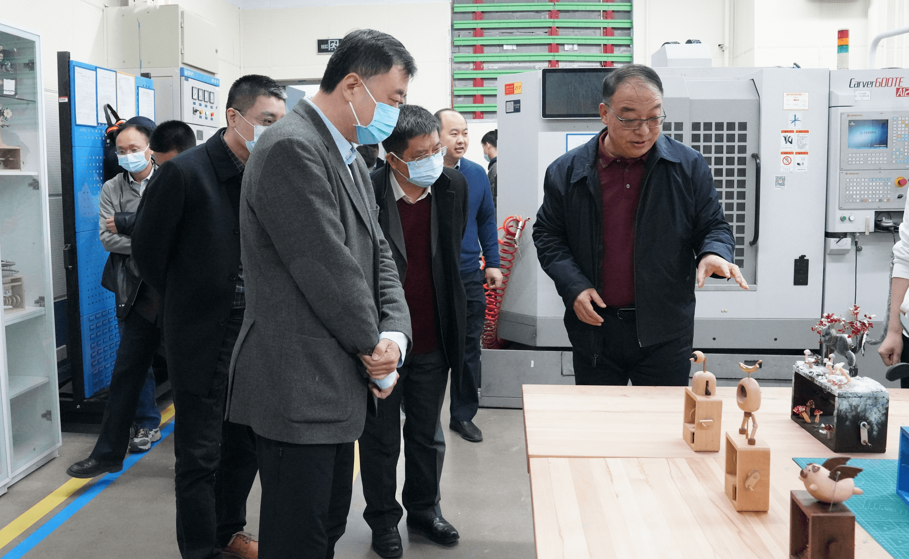 副校长杨斌调研课程中的劳动教育