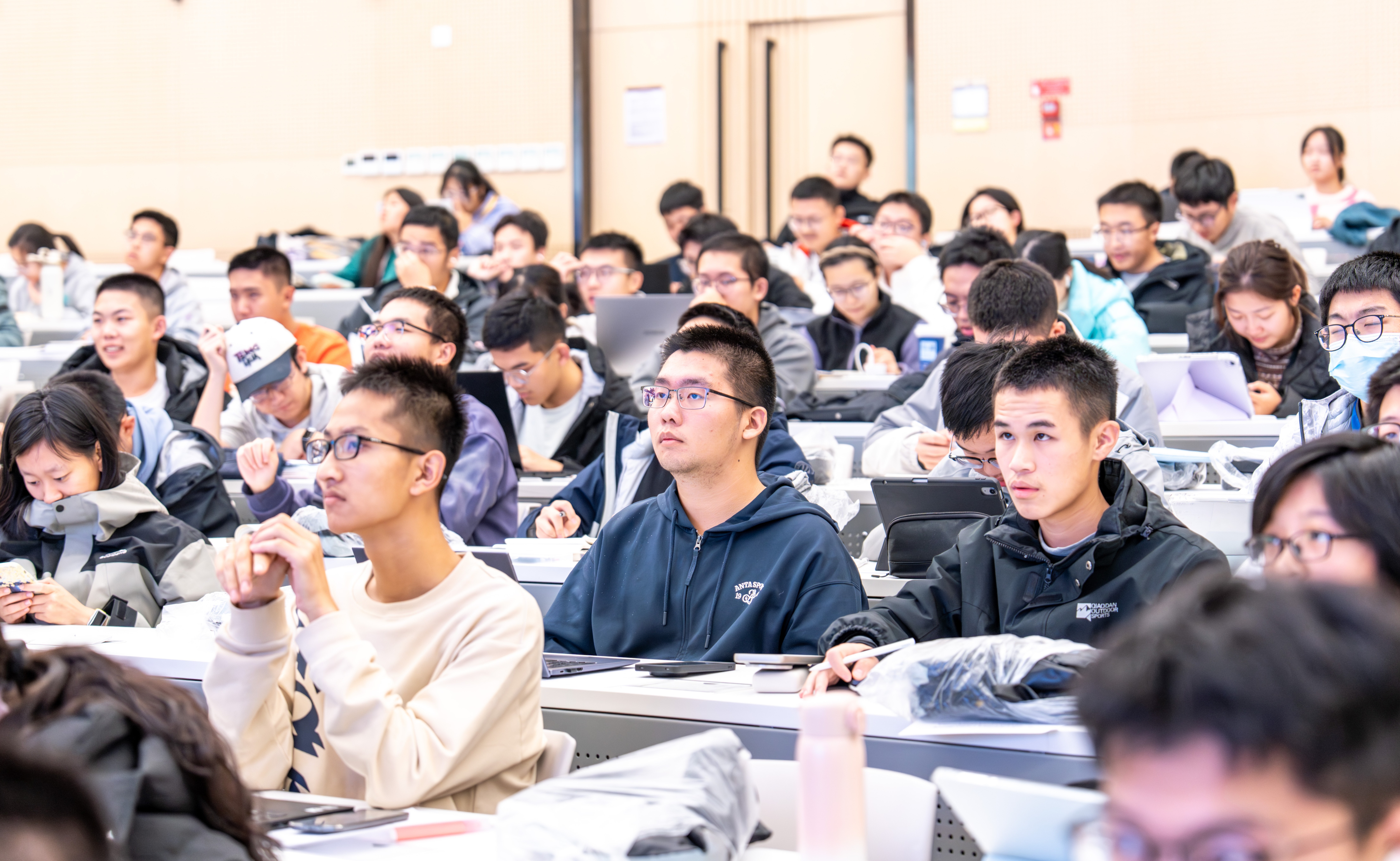 清华大学举办2025年第二次本科生新上岗党团班骨干培训会