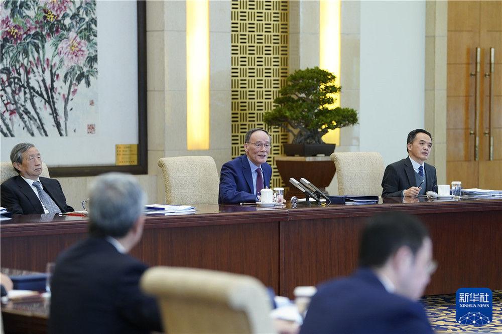 王岐山会见清华大学经济管理学院顾问委员会海外委员和中方企业家委员