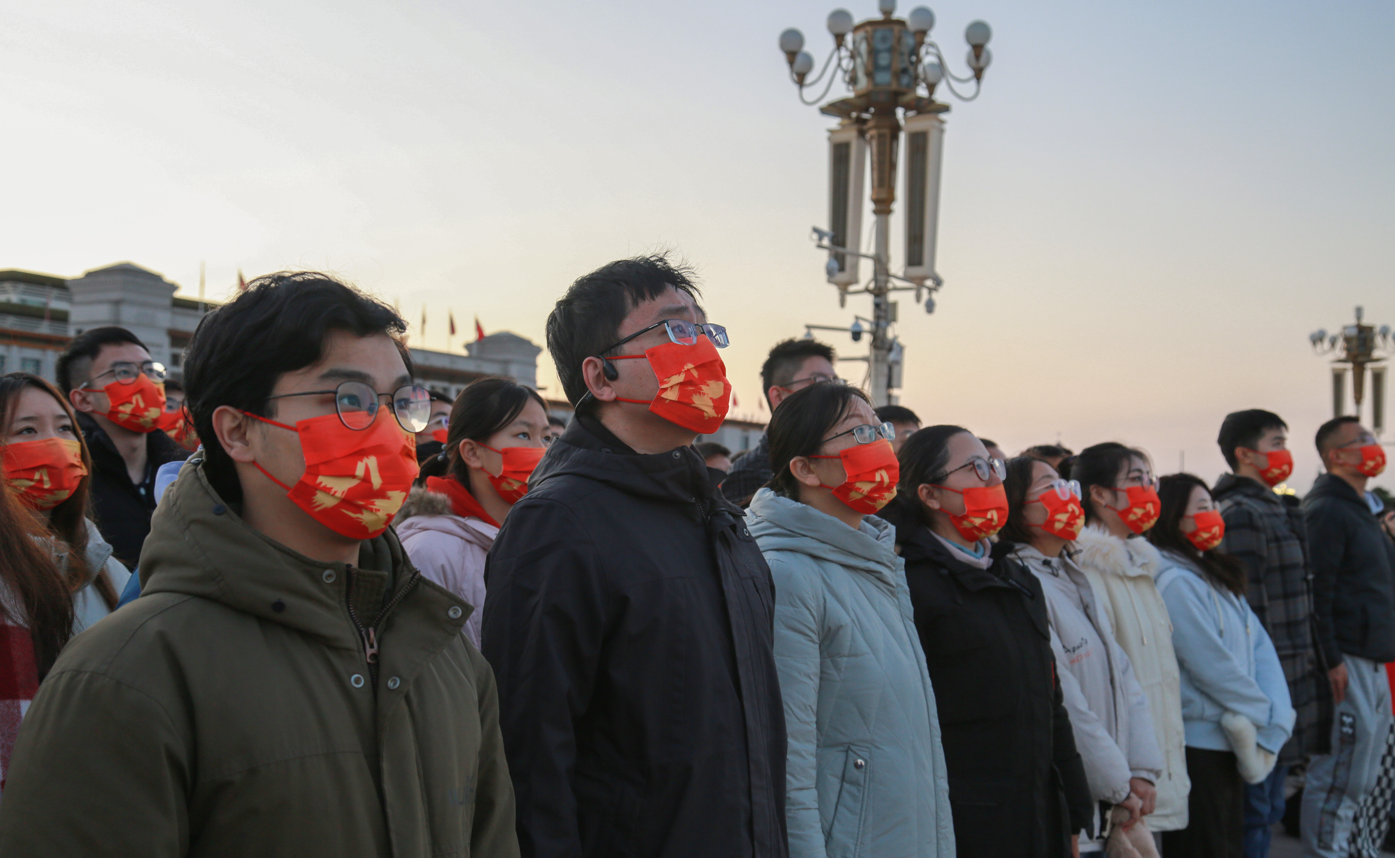 少数民族和港澳台学生赴天安门广场观看升国旗仪式