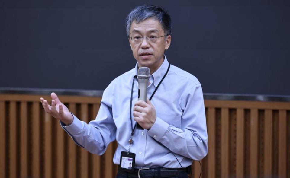 校务委员会副主任史宗恺为第59期学生社会工作概论课作开班报告