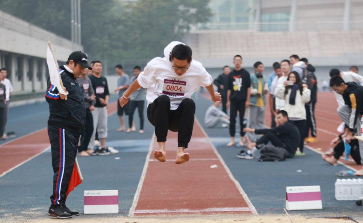 清华大学2022级新生“健康始于足下”赤足运动会举行