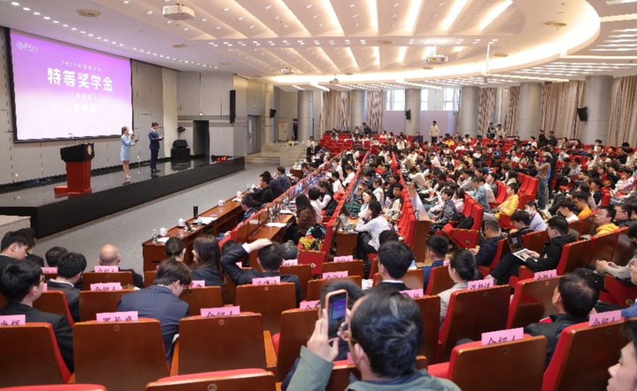 2025年清华大学本科生特等奖学金答辩会举行