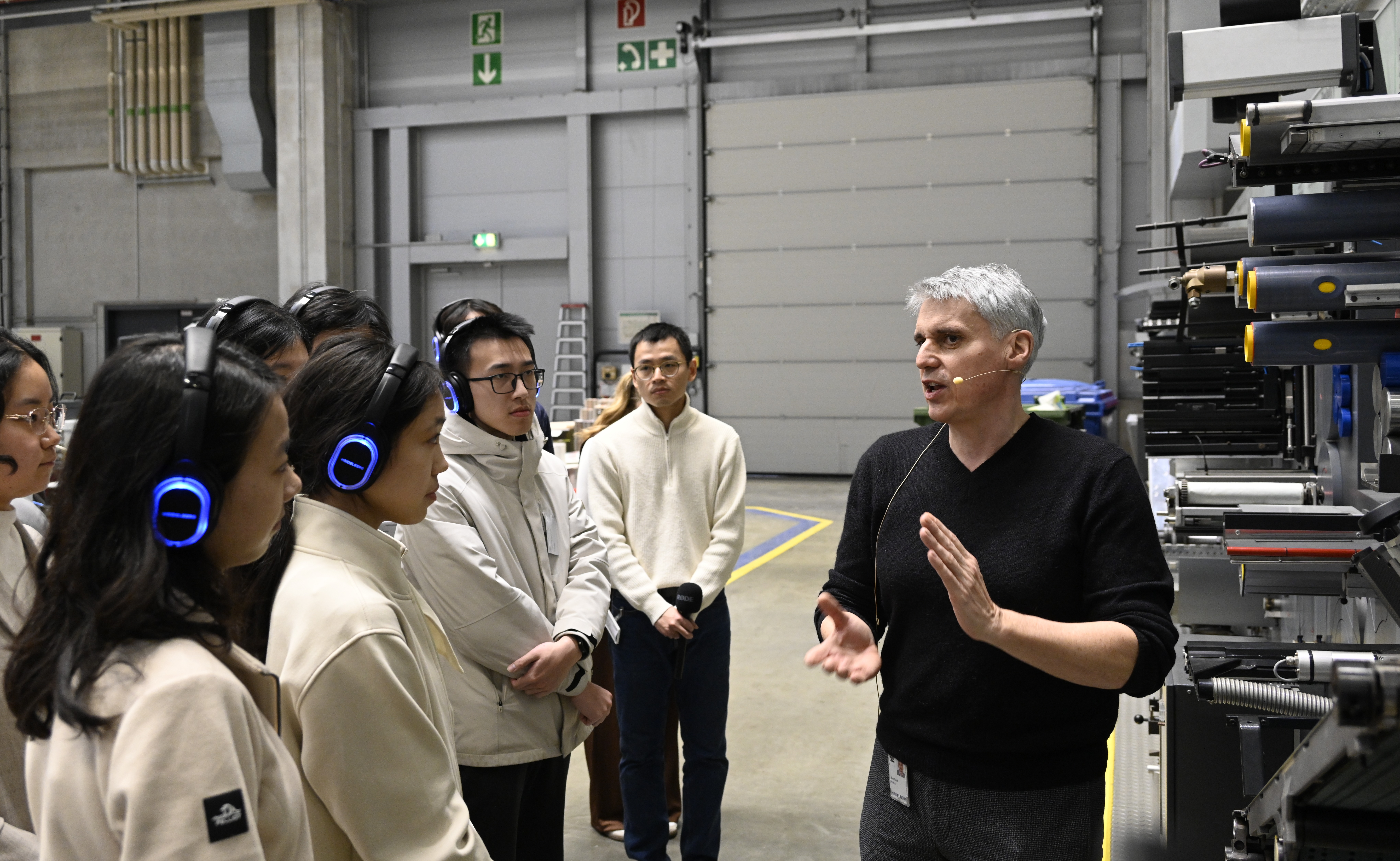 计算机系、日新书院赴德国海外实践支队聚焦“人工智能浪潮下的技术与社会共演”开展调研