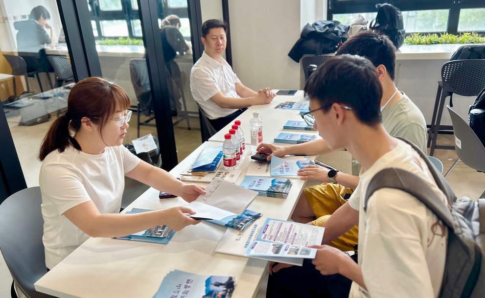校团委主办2025年学生社会实践基地洽谈双选会